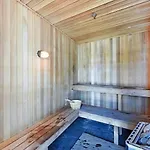 Ocean View Urban Spa Apartment Surfers Paradise