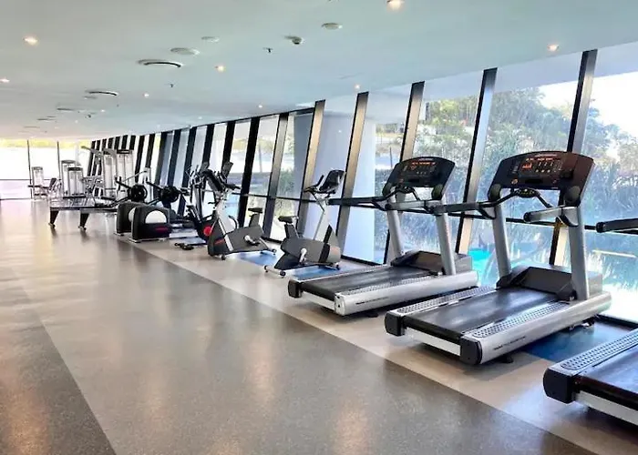 Ocean View Urban Spa Apartment Surfers Paradise